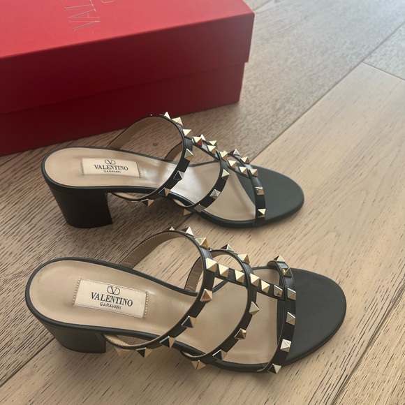 ♥️SOLD♥️ Valentino Garavani Rockstud Black Caged Sandals Slides 38.5 8 - Picture 4 of 14